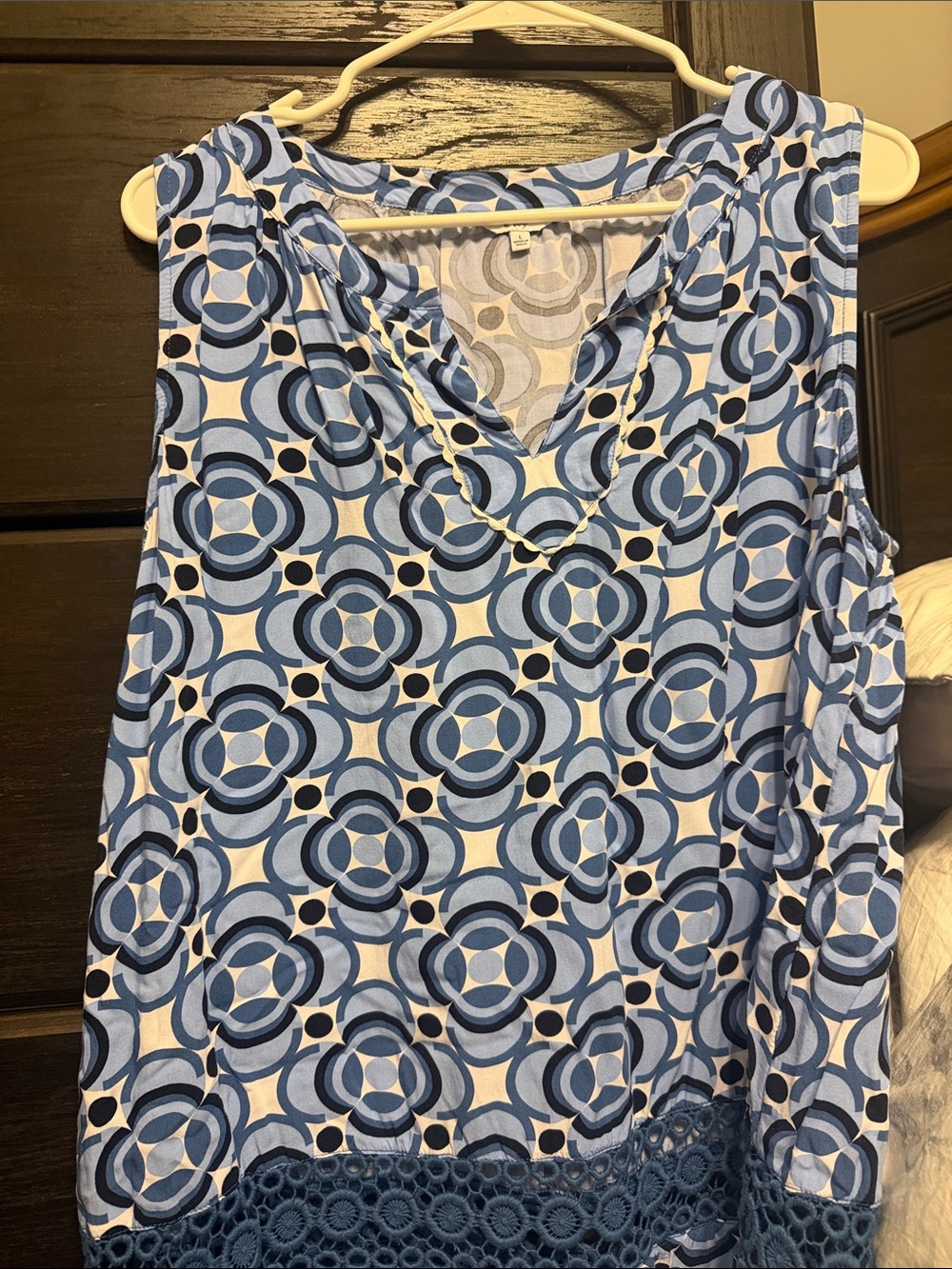 crown & ivy Blue Geometric V-Neck Sleeveless Top with Lace Hem